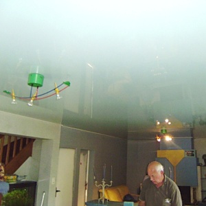 Dégât des eaux, le plafond tendu est comme neuf après notre intervention - Terminé. pas une goute d'eau dans la maison.